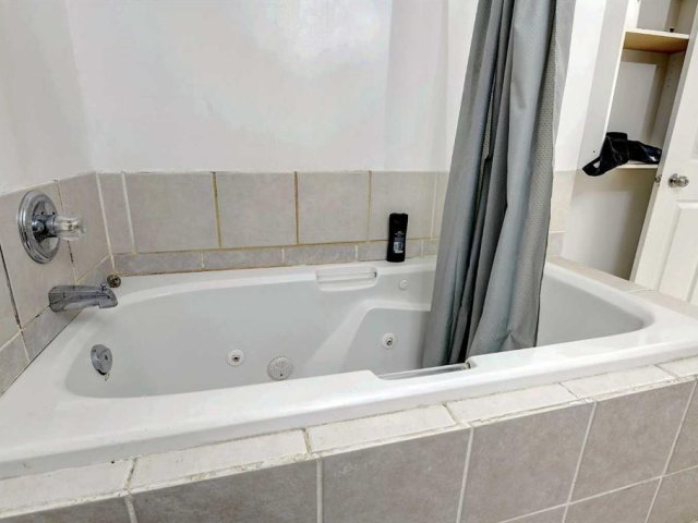 A2205561